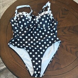 SHEIN Black & White Polka Dot One-Piece Swimsuit